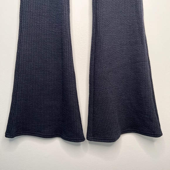 NEW AMERICAN EAGLE | AE Super High Waisted Sweater Knit Flare Pants - Picture 2 of 6